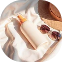 Защищайте открытые участки тела средствами с высоким фактором <b>SPF 50</b>.